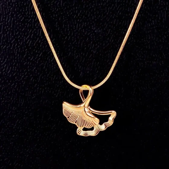 Ginkgo Leaf Titanium Steel Necklace for Women, "Three Lives of Happiness" Clavicle Chain, Light Luxury Niche Design Accessory Pendant