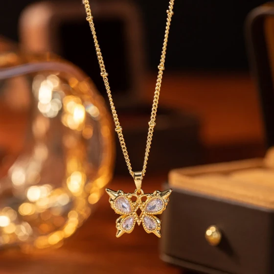 Necklace with full diamond inlay, hollow butterfly design, unique and stylish, suitable for banquets, niche design clavicle chain