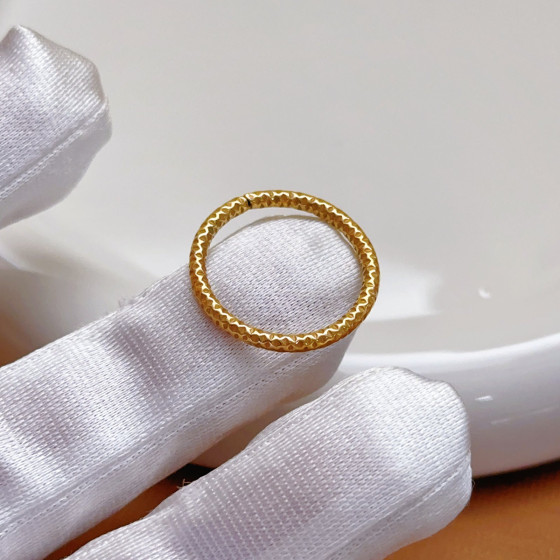 Elegant and simple gold-plated starry sky ring for women, thin gold-plated copper ring, stackable trendy ring for the index finger