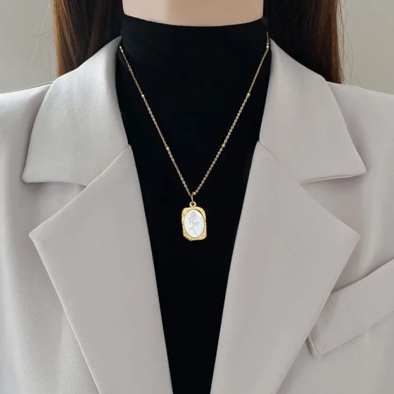 New Mirror-Effected Single Rose Square Frame Bead Necklace, European and American Style, Non-Fading, Sweet and Cool Fashion Accessory