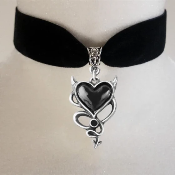 Original foreign trade dark gothic punk demon black heart dark classic velvet choke collar necklace