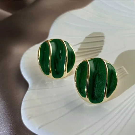 Pearlescent oil-dripping white925Silver needle earrings, green-toned earrings for women, fashionable and versatile, with a high-end feel