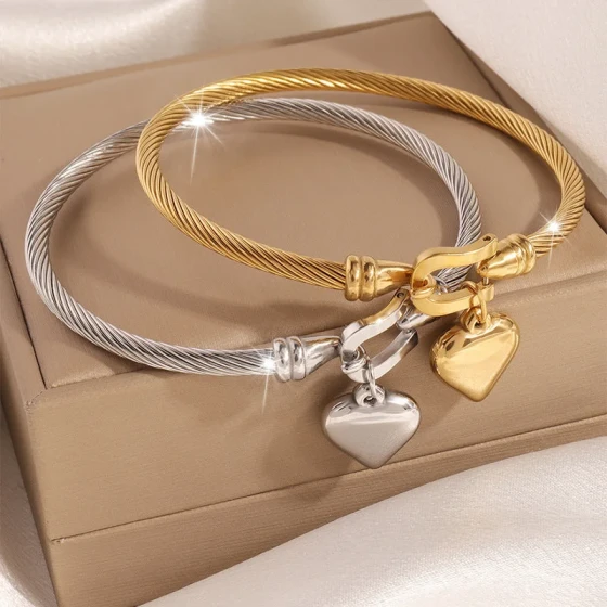 Heart-shaped titanium steel bracelet with starry sky design, horseshoe hook, exquisite diamond inlay, electroplated stainless steel, niche versatile style bracelet