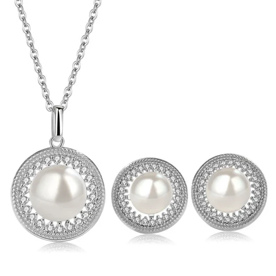 Mother-of-pearl necklace jewelry two-piece set with earrings and pendant, elegant and sophisticated with diamond-encrusted pearl pendant
