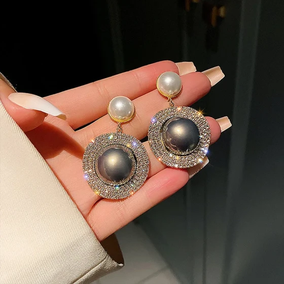 Fashionable and trendy pearl-studded earrings with full diamond accents, European and American vintage style, high-end versatile metal earrings for women