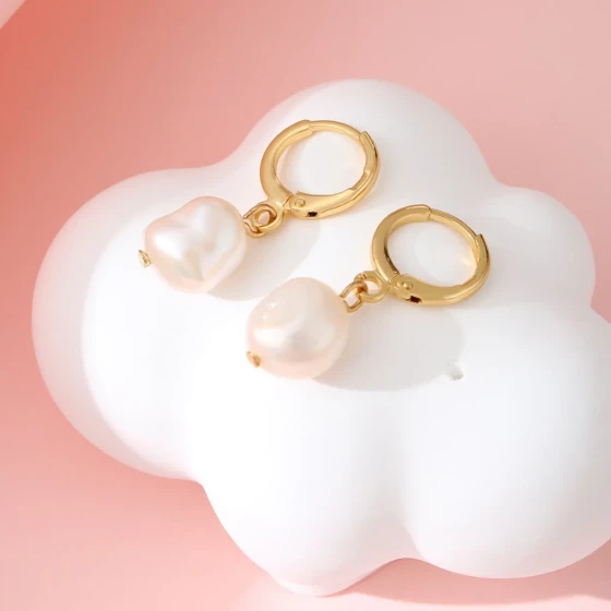 New trendy Korean style light luxury earrings with a vintage high-end feel, pearl earrings with a unique design, niche earrings