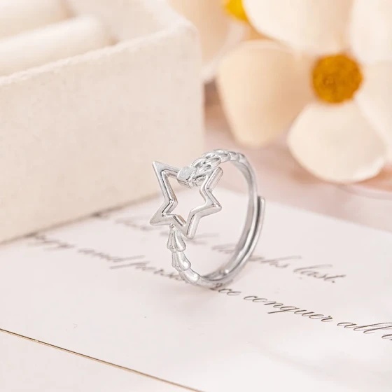 French-style light luxury elegant stainless steel open ring, fashionable and versatile, high-end jewelry with adjustable band