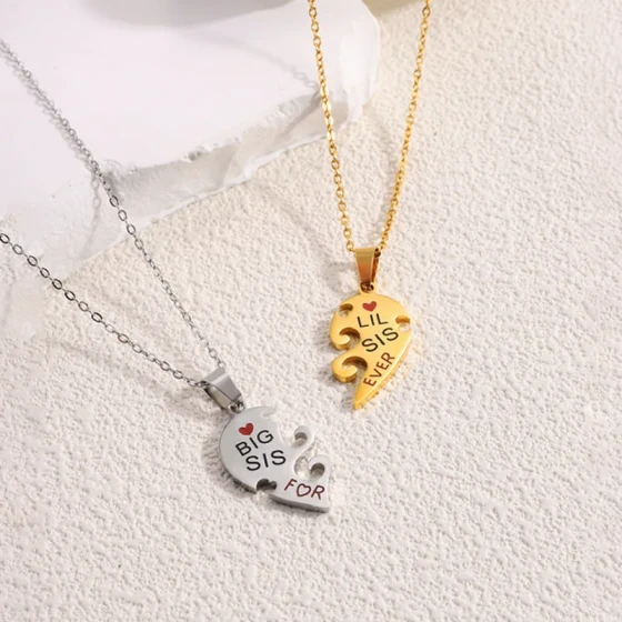 Titanium steel heart-shaped letter necklace, new women's collarbone chain, simple and elegant, non-fading, heart interlocking necklace for couples