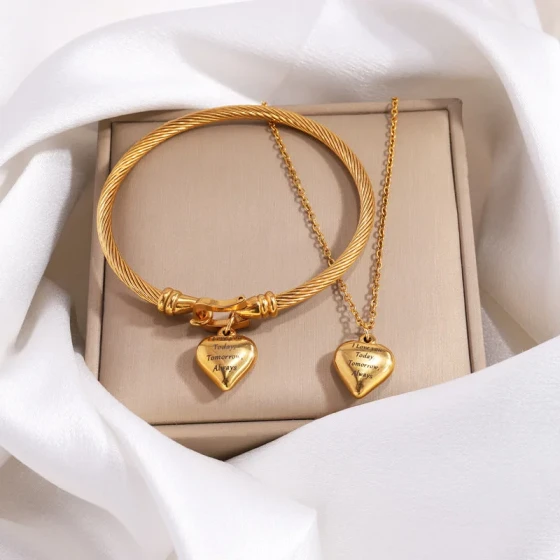Heart-shaped titanium steel bracelet, starry sky bangle, high-end, non-fading, light luxury, Korean style, fashionable and unique wristband for women