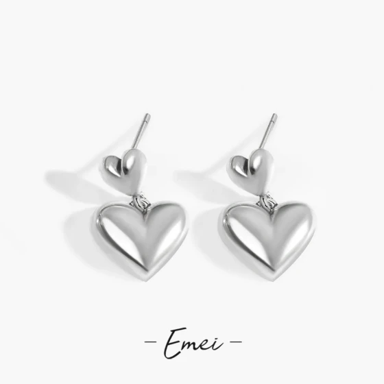 New heart-shaped earrings, European and American trend, sweet and elegant heart-shaped earrings for girls
