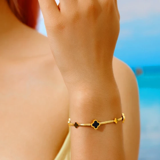 Lucky Four-Leaf Clover Titanium Steel Bracelet, Unique Design ins Minimalist and versatile jewelry with a unique personality