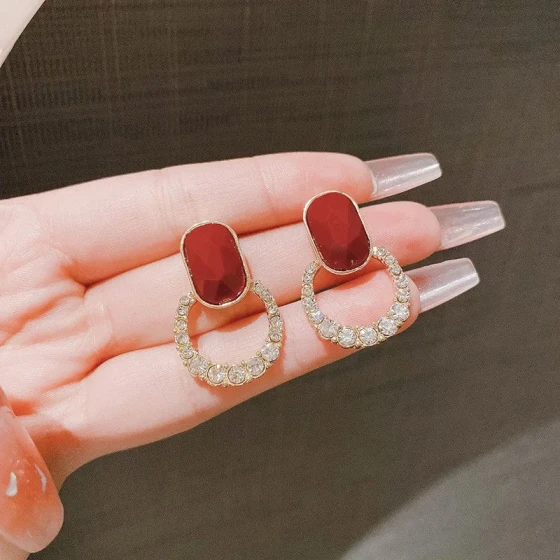 New geometric full-diamond earrings and studs for women, niche design with a retro Hong Kong style, trendy internet celebrity earrings for women