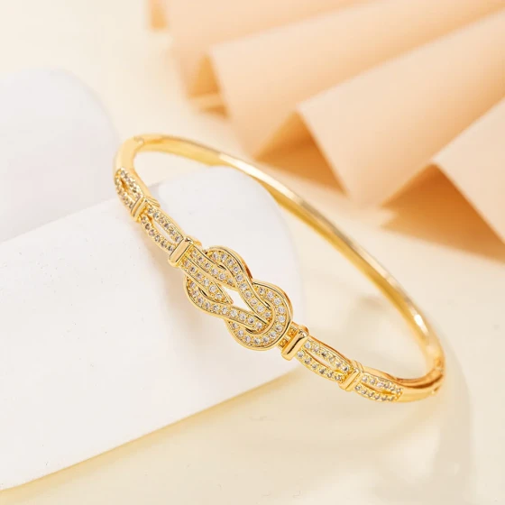 European and American hot-selling fashion light luxury full-diamond horseshoe buckle bracelet for women, niche versatile copper jewelry factory