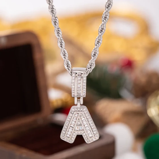 European and American hip-hop fashion with full diamond embellishments26Letter Pendant Necklace for Women, Personalized Fashionable Light Luxury Jewelry