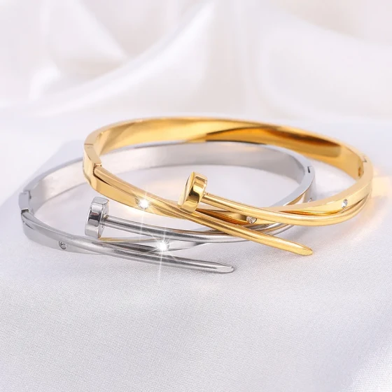 Titanium steel bracelet, Korean style popular bracelet for girls, high-end and unique, couple's studded bracelet, popular online ing Wind bracelet