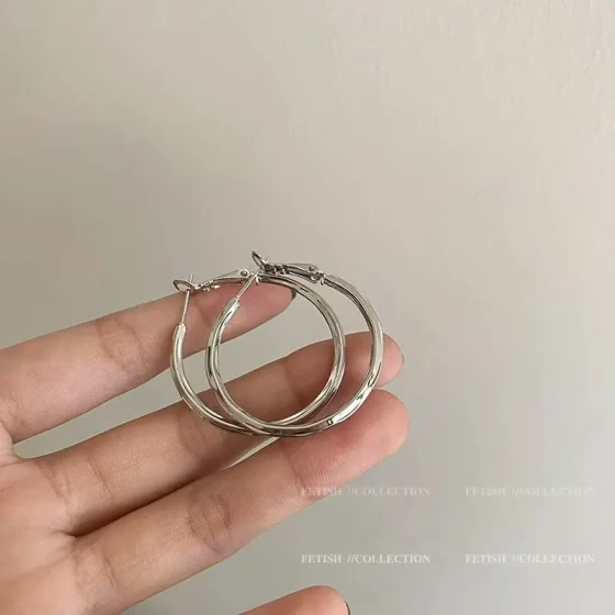 s925Silver needle plain hoop earrings, new niche design, elegant and sophisticated, makes the face look smaller, large hoop earrings, popular online trend for women