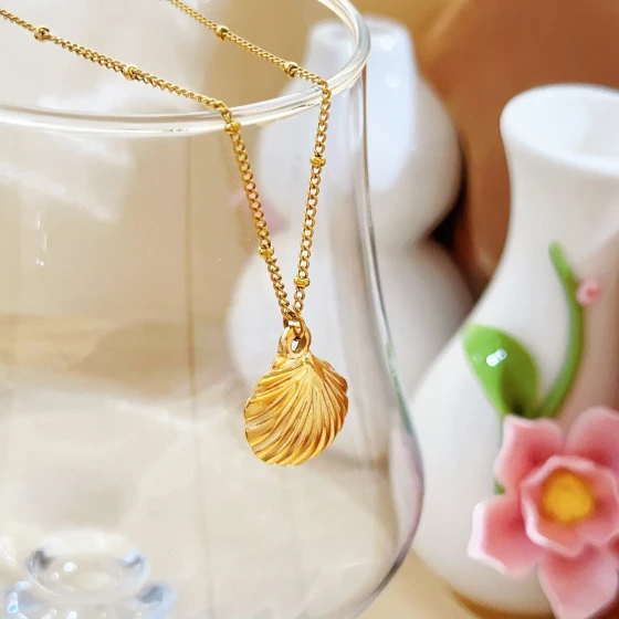 Shell and scallop pendant titanium steel necklace for women, non-fading18k gold Niche luxury high-end stainless steel collarbone necklace