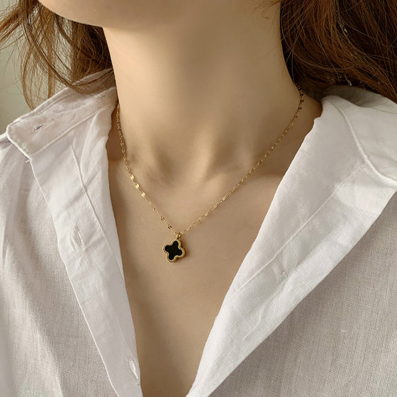 Four-leaf clover necklace for women, trendy titanium steel collarbone chain2020New model of the year, simple design ins Minimalist Pendant Trend