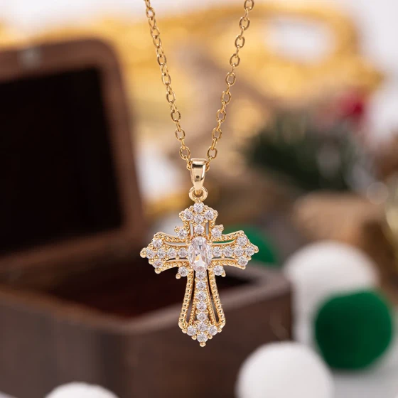 European and American style cross necklace for women, creative and unique, heart-shaped, fashionable, simple, versatile, adjustable clavicle chain accessory