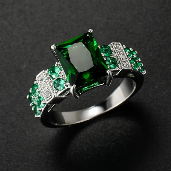 New red square zircon ring for women, light luxury, fashionable, high-end, elegant ring