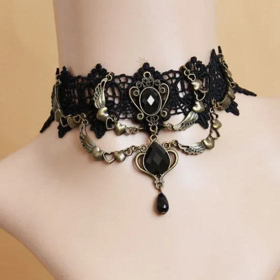 European and American black lace necklace, vintage exaggerated women's accessory, heart-shaped pendant necklace Bracelet
