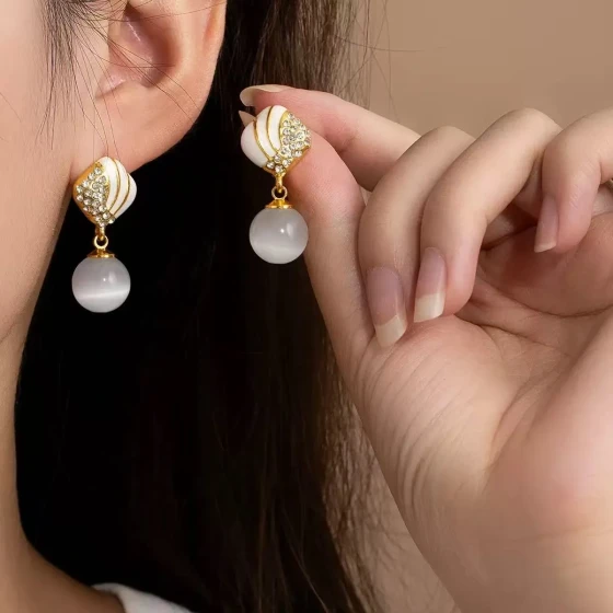 New white cat-eye diamond-shaped oil-drip earrings, versatile and elegant, with a light luxury and high-end feel, fashionable women's earrings