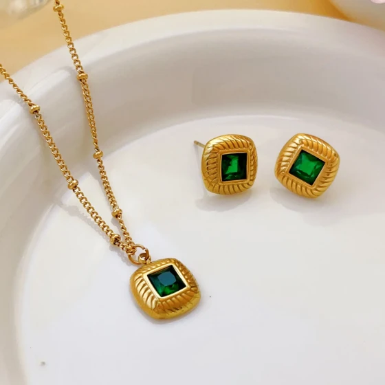 Sugar Cube Green and Black New Titanium Steel Necklace for Women, Popular on Social Media, Non-Fading Clavicle Chain, Niche Chain, Simple and Unique Stylish Accessory