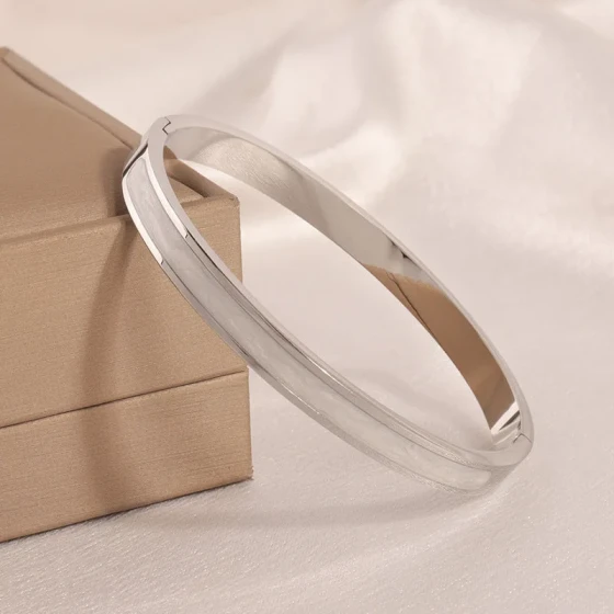 New circular oil-drip stainless steel bracelet for women, European and American light luxury niche design, high-end feel, non-fading bracelet