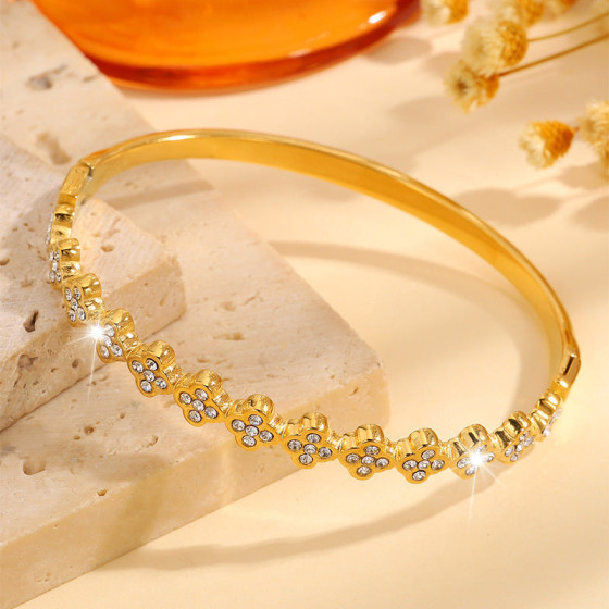 New versatile four-leaf clover titanium steel bracelet, non-fading, women's European and American light luxury starry stainless steel bracelet