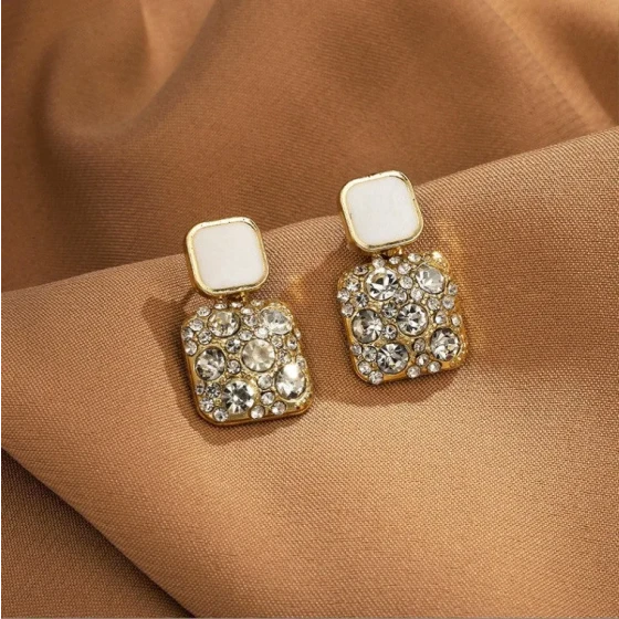Korean-style autumn and winter earrings, trendy and unique minimalist stud earrings for women