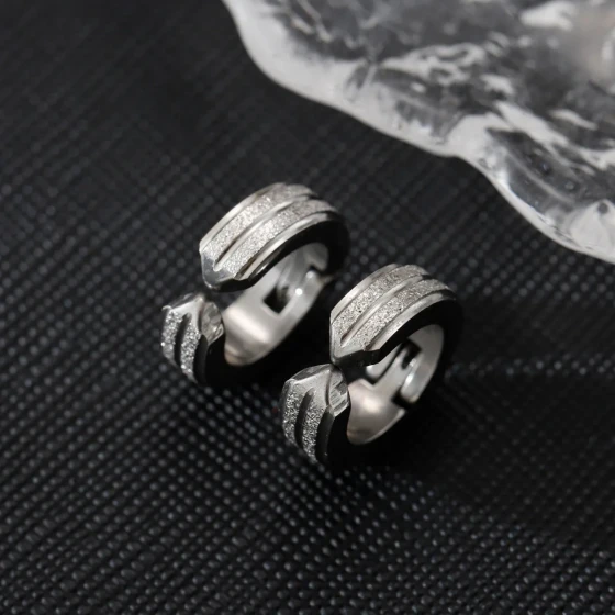 Korean-style trendy simple stainless steel non-pierced ear clips for men and women, titanium steel ear cuffs
