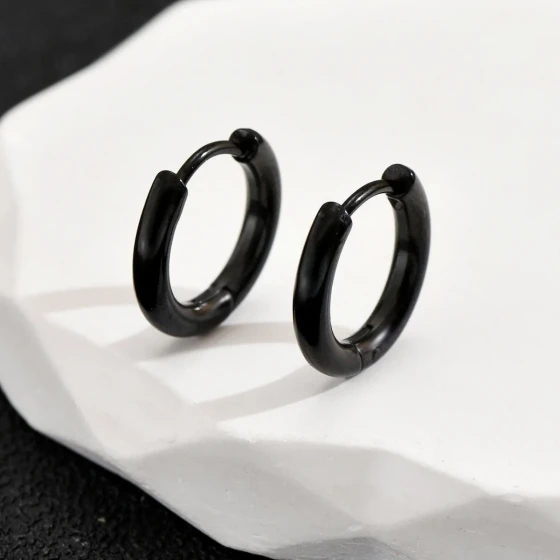 Minimalist stainless steel earrings for men and women, personalized titanium steel ear hoops, non-fading round earrings, fashionable electroplated black earrings