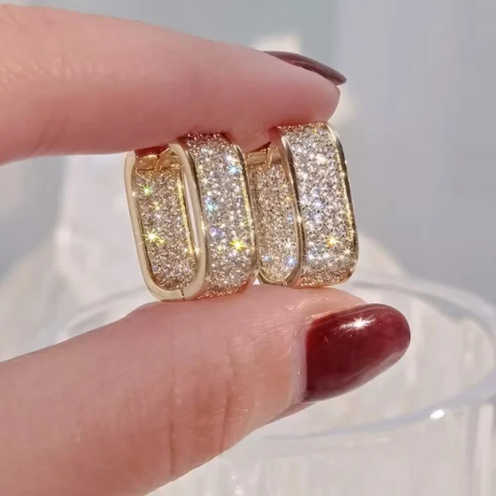 European and American light luxury zirconia-studded shiny earrings for women, fashionable, elegant, and versatile jewelry