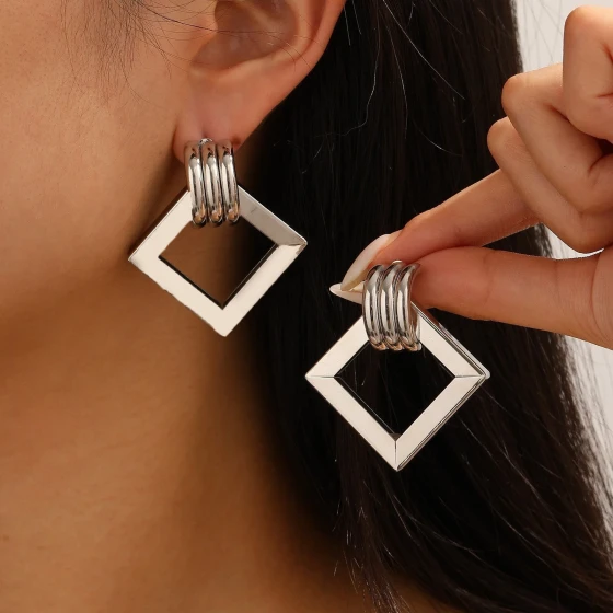 European and American niche design geometric square earrings, fashionable, unique, high-end, minimalist earrings and accessories