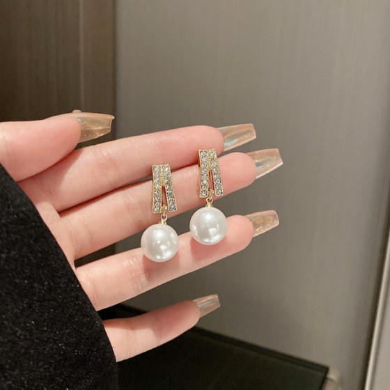 Pearl pendant earrings for women, Korean Dongdaemun style, full diamond stud earrings, Hong Kong style design earrings