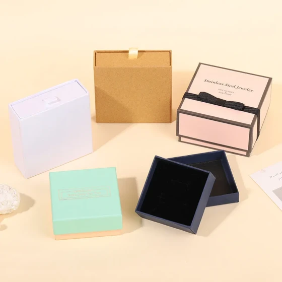 Ready-made jewelry packaging box, Valentine's Day necklace accessory packaging paper box, fashionable with gold stamping logo Heaven and Earth Cover Gift Box