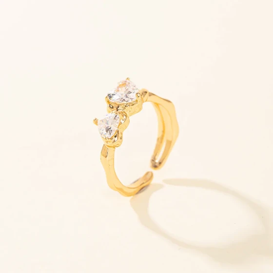 ins Fashionable women's copper micro-inlaid heart-shaped zircon wedding ring with electroplated heart-shaped inlay design