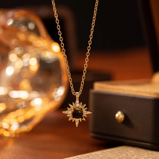 Starburst Sunflower Pendant Necklace, Light Luxury Niche Maillard Retro Autumn-Winter Clavicle Chain, High-End Elegant Jewelry