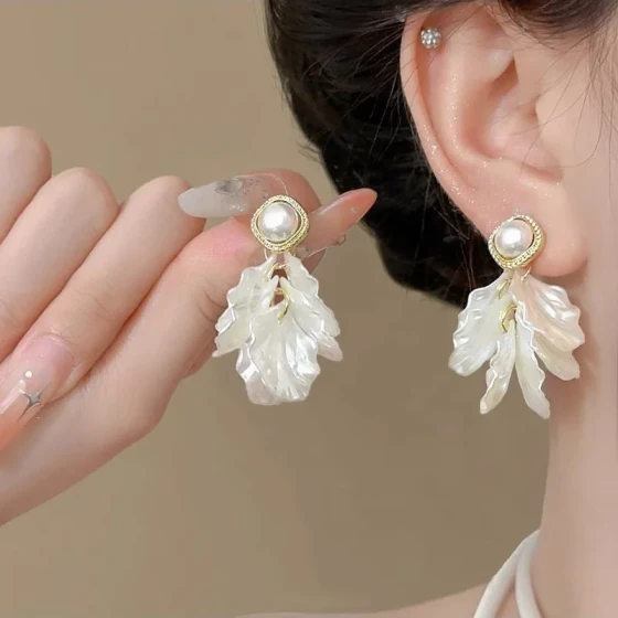 Fashionable and Luxurious Petal Earrings for Women, New Style, Elegant Red Earrings, Niche Design, High-End Feel, New Year Earrings
