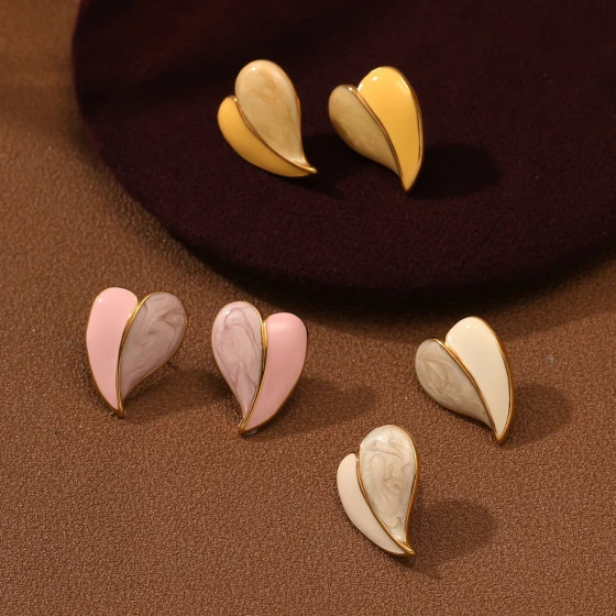 s925Silver needle enamel heart-shaped earrings for women, light luxury, high-end niche design, heart-shaped jewelry