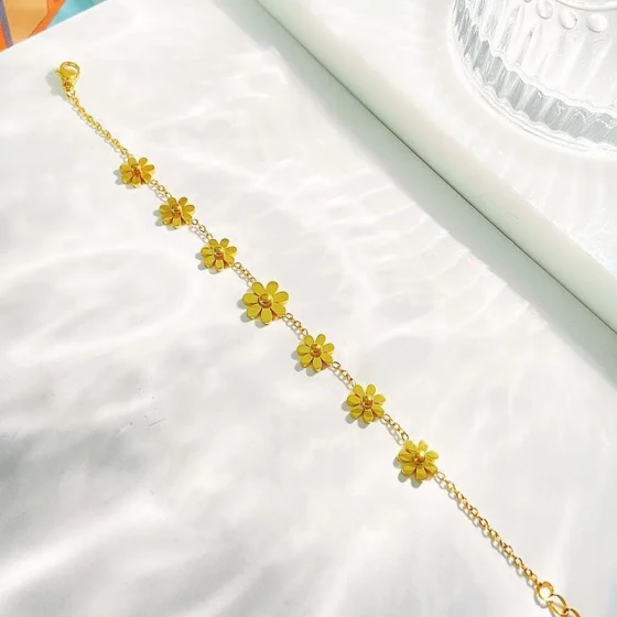 New model gold adjustable anklet with small chrysanthemum flowers, Japanese and Korean style, titanium steel, niche design with seven flowers, for women