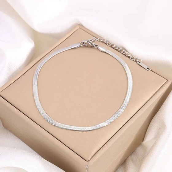 Titanium steel bracelet, simple and elegant, flat snake and round snake bracelet for women, high-end feel, non-fading, versatile women's bracelet chain