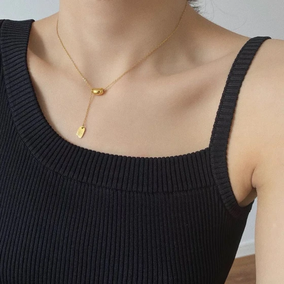 Lentils lucky gold Titanium steel necklace for women, light luxury niche clavicle chain, women's design, high-end simple accessory ins