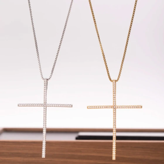 European and American minimalist luxury micro-inlaid zircon cross necklace for women, exquisite and sophisticated autumn and winter accessory