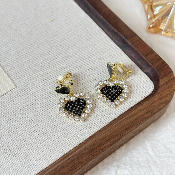 Vintage light luxury full-diamond earrings, high-end earrings, Chanel-style yellow diamond niche fashion earrings, heart-shaped triangle design