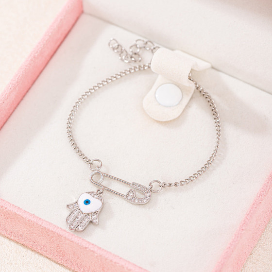 Fashionable, simple and versatile titanium steel evil eye necklace, unique and high-end collarbone chain