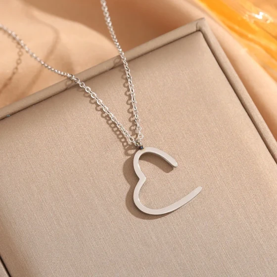 Unique design French-style heart-shaped stainless steel18K gold Women's Necklace, Non-Fading Versatile Collarbone Chain Jewelry