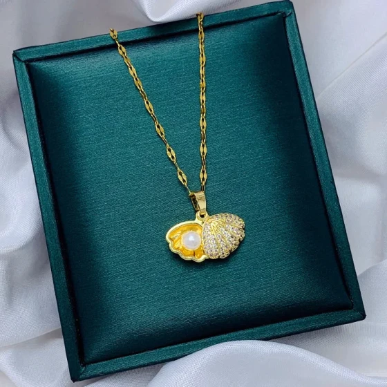 Korean-style diamond-embellished fashion shell pearl necklace, titanium steel anti-fade necklace, elegant fan-shaped pendant, trendy jewelry for women