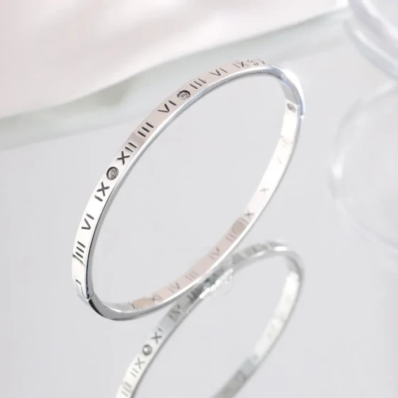 Titanium steel bracelet with Roman numerals and diamonds, stainless steel bracelet for women, high-end, fashionable, simple, and durable