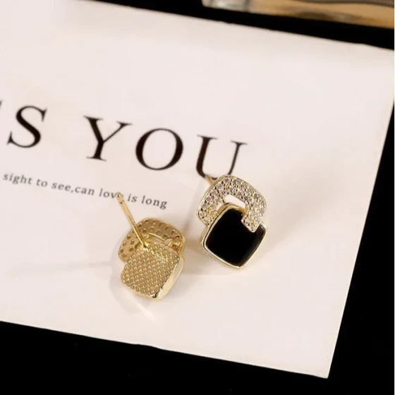 Double-square black earrings for women, high-end, compact, light luxury earrings with a niche design and stylish look